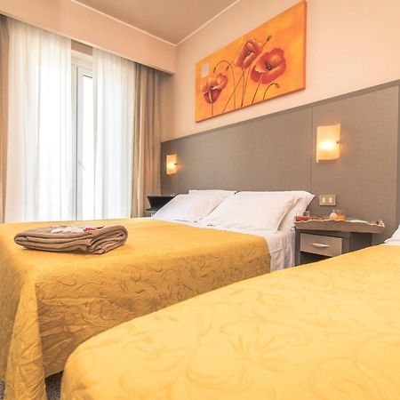 Hotel London Cattolica Dış mekan fotoğraf