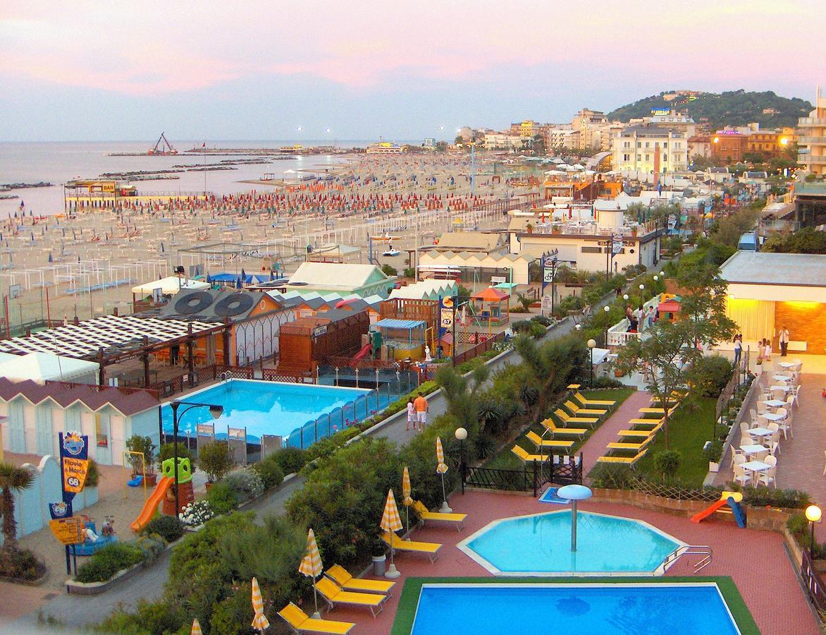 Hotel London Cattolica Dış mekan fotoğraf